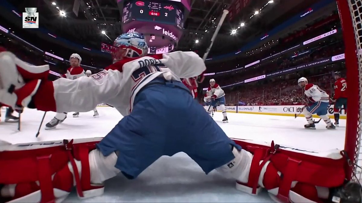MASSIVE glove snag by Jakub Dobes after a quick start for the Caps 😲 #StanleyCup 🇺🇸: ESPN ➡️ 🇨🇦: Sportsnet or stream on Sportsnet+ ➡️