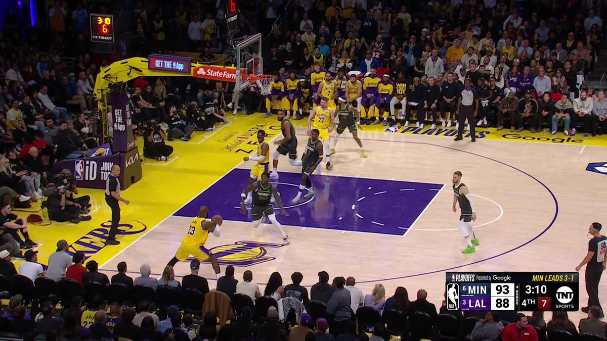 LEBRON'S THREE IS PURE 👌