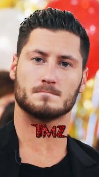 #ValentinChmerkovskiy passed a kidney stone mid-flight 😱🤢 The cast of #TMZonTV debate whether passing a kidney stone or giving birth is more painful 👀