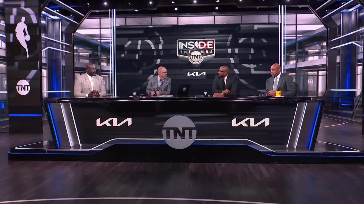 Jet wanted another look at the Houston graphic he was on 😂