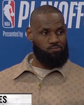 "No comment. My guy AD said what he needed, and then he was gone the following week." LeBron on the Lakers playing centerless basketball 😅