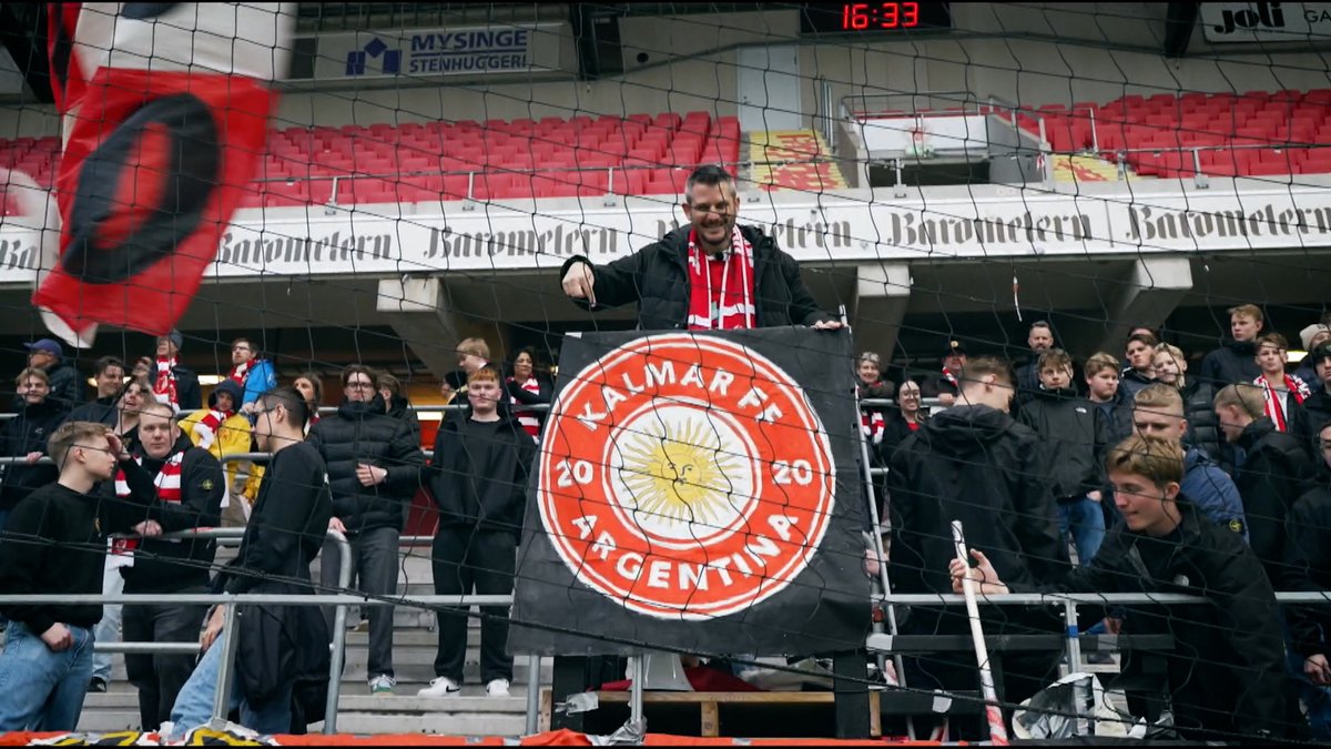 "Det här har varit den bästa veckan i mitt liv." 💬 En lördagmorgon 2013 inleddes en kärlekshistoria. Tolv år senare tog sig Pablo Kalmar från Argentina till Kalmar, där han fick träffa idolen Rasmus Elm och se sitt älskade Kalmar FF vinna mot ÖFK. 📲 Se Superettan på Max