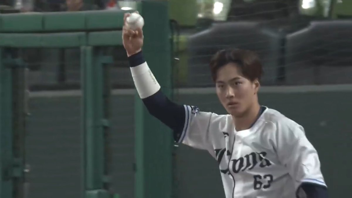#長谷川信哉 選手のファインプレー! ネット際の打球に飛びつき、ボールを離さずキャッチします! #埼玉西武ライオンズ #seibulions #ALLONE #圧倒的至近距離