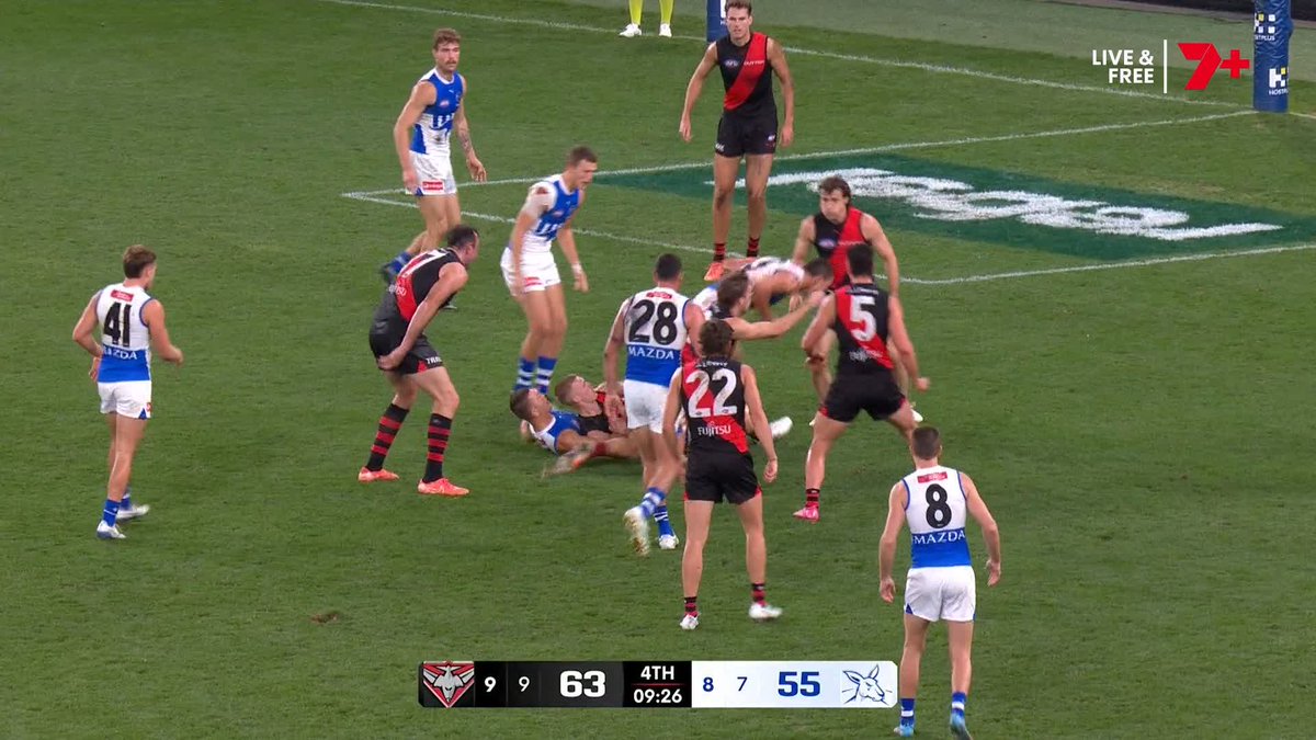 "That's the first time ever I've seen an umpire change his decision." 🗣️ BT during #AFLDonsNorth
