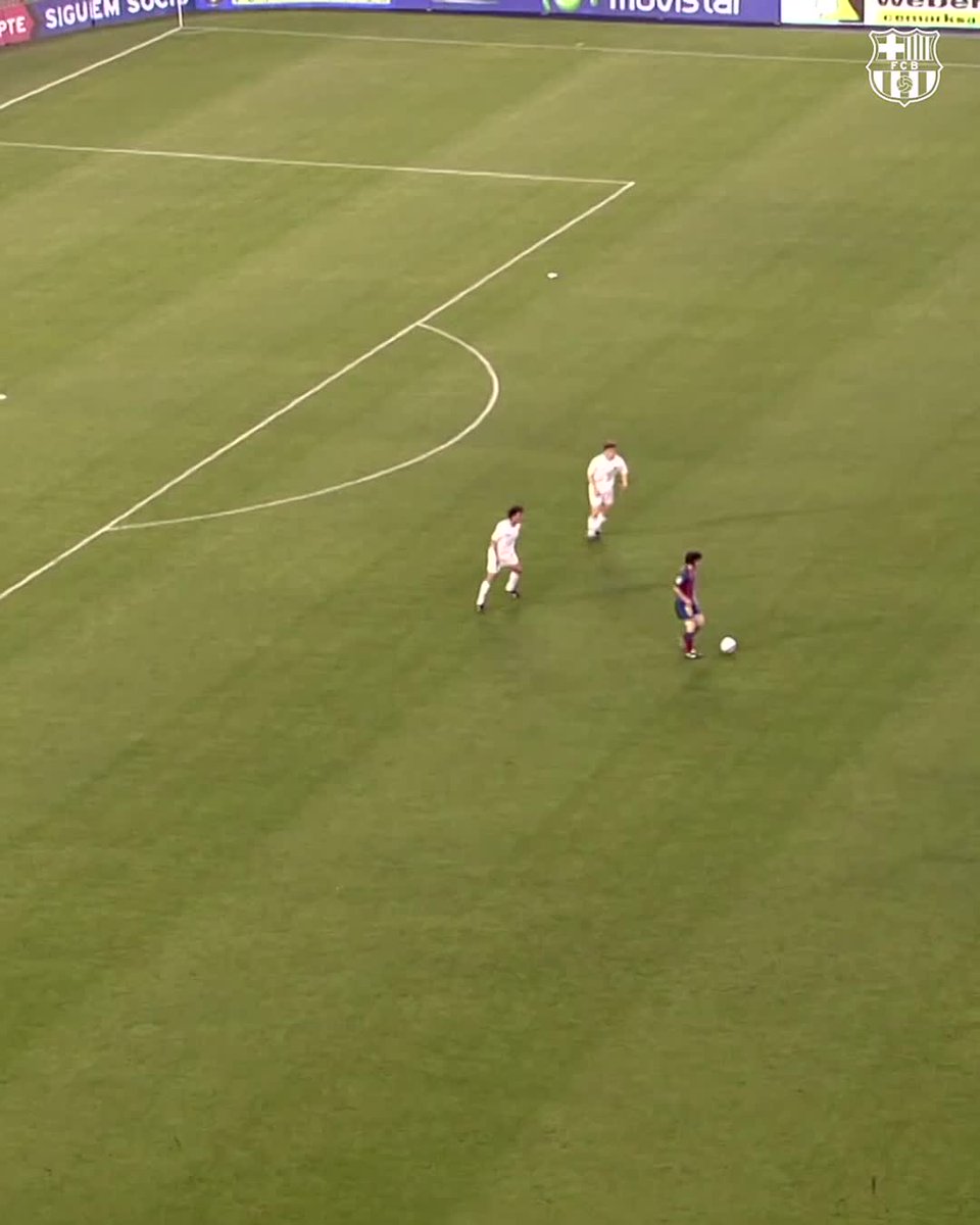 Hoy se cumplen 20 años del primer gol de Messi con el Barça. El resto es historia. 🐐