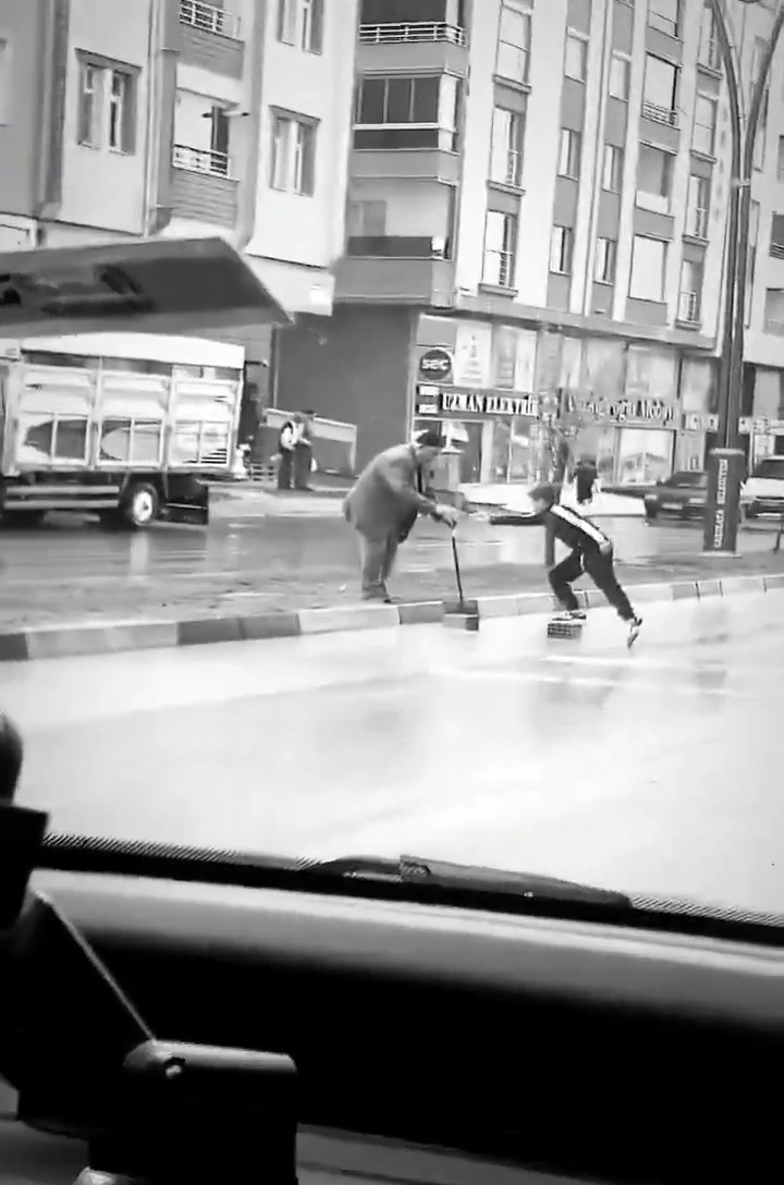 Yardım edip taşları da orada bırakmıyorsun ya, kalbin gibi güzel geçsin ömrün.