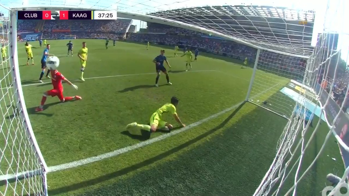 Feyenoord-target Tsuyoshi Watanabe met een waanzinnige dubbele redding op de doellijn 🤯 #ZiggoSport #JupilerProLeague #CLUGNT