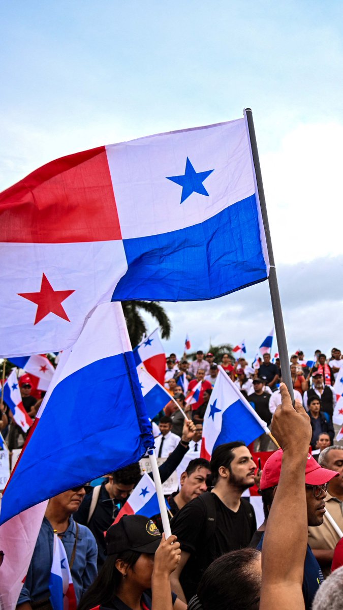 Hundreds of people in Panama protested again against the agreement between their government and the United States. They rejected the memorandum that would allow US troops to return to areas near the Panama Canal.