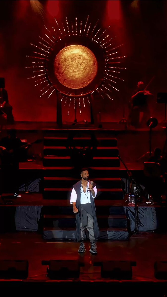 Tan Taşçı ve Başkanlar Korosu konser performans videolarının en yenisi ''Tutunamıyorum'' bu akşam 22:00'de Tan Taşçı YouTube kanalında yayında.