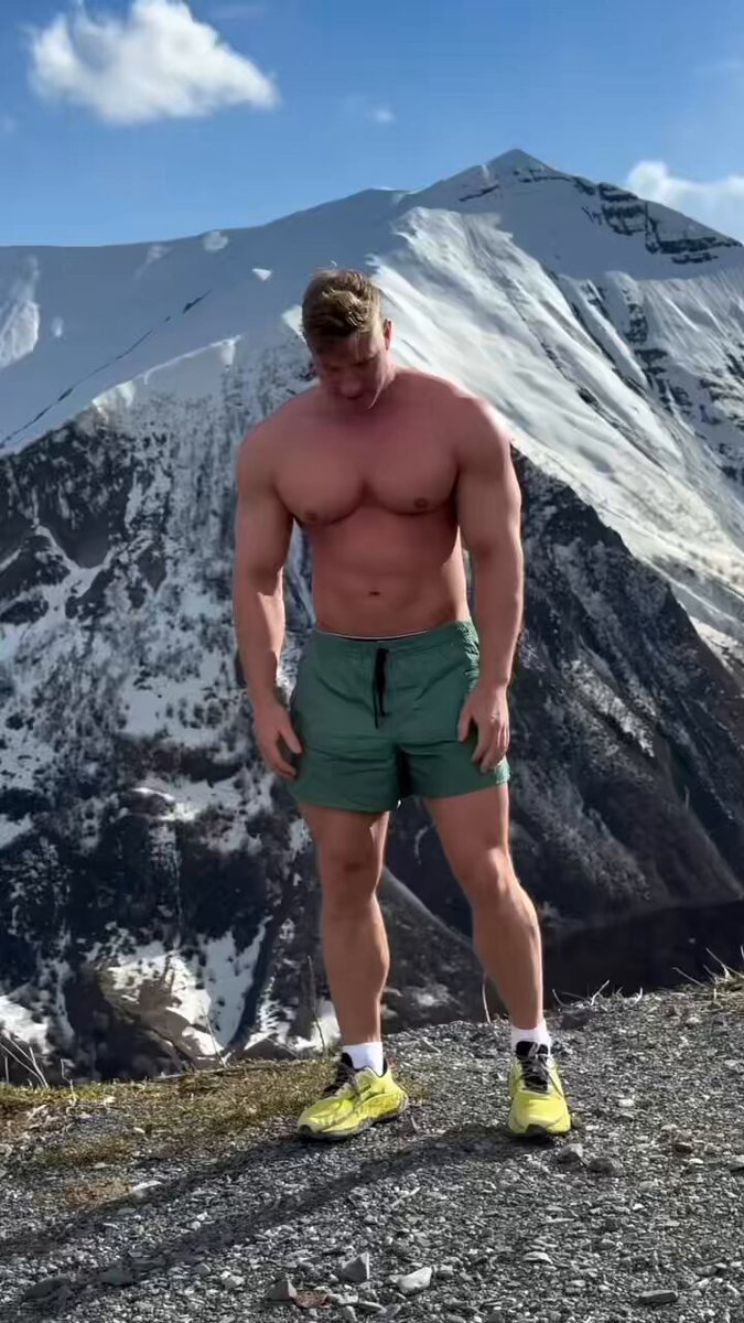 When it’s getting too cold in Mountains 🏔️ then the best option is to do exercising and get good chest pump from pushups 💪🏼😅🔥 . #bodygoals #chest #mountains #muscles #fitnessphotography #strongbody #fitnessmotivation #dedication #fitgoals #fitness #fitinspiration #gymbody #gymmotivation #shredded #fitlifestyle #sixpack #fitnessmodel #gyminspiration #menshealth #gymgoals #muscled #bodybuilder #bodybuildingmotivation #fitnessgoals #fitaddict #fitnessaddict #gymcrush #beachbody #quadriceps #bodyperfect
