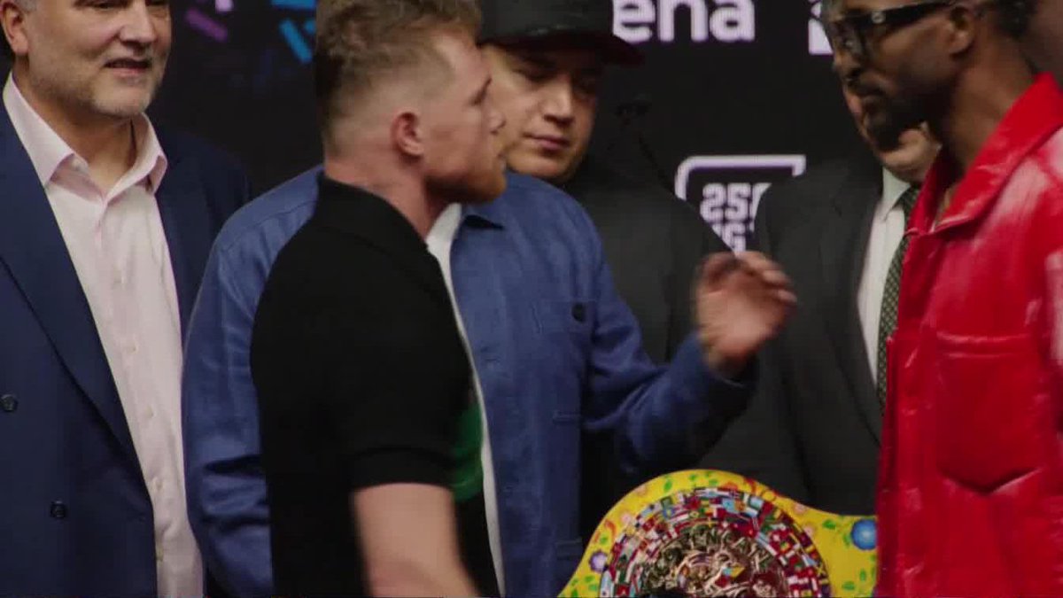 🇲🇽🇨🇺 Canelo Alvarez stares down William Scull two days out from their undisputed bout. 🎥 DAZN Boxing #CaneloScull