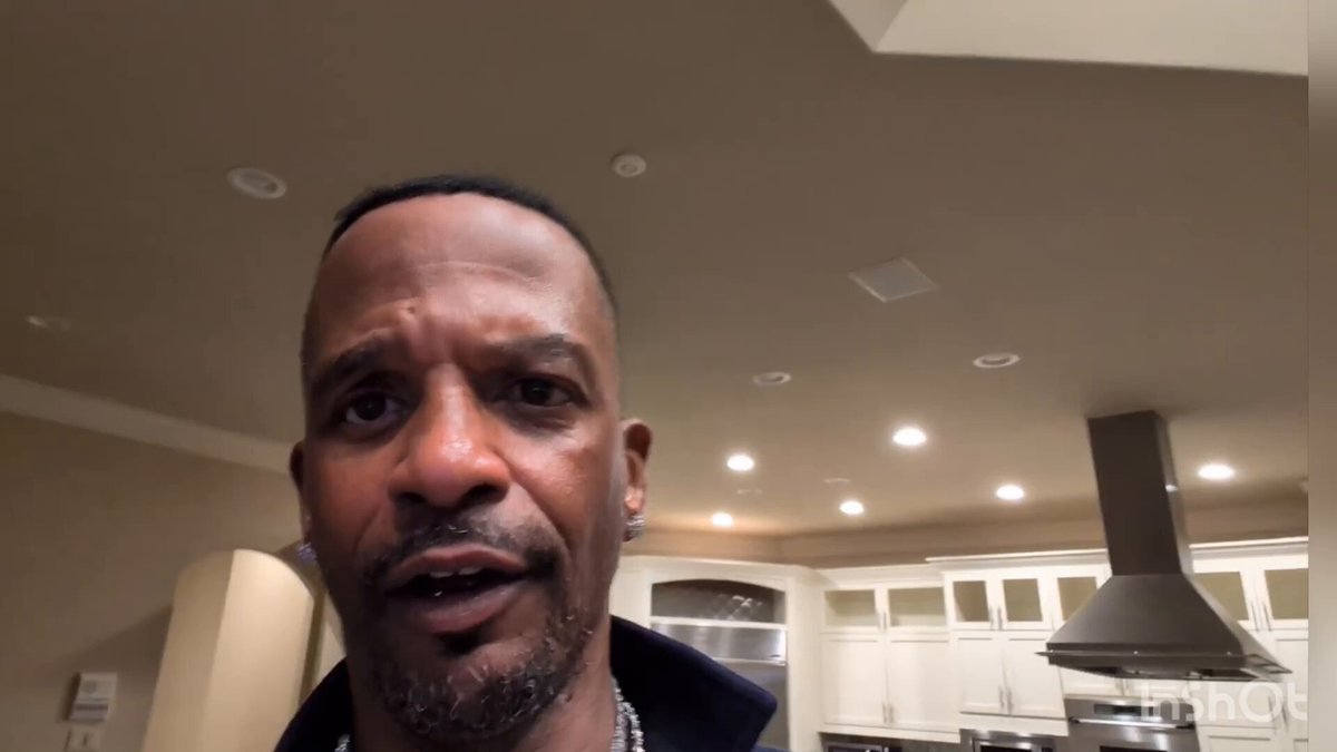Charleston White goes off on Dr Umar for bashing black men for dating white women, but he’s a deadbeat to his black daughter! 😳