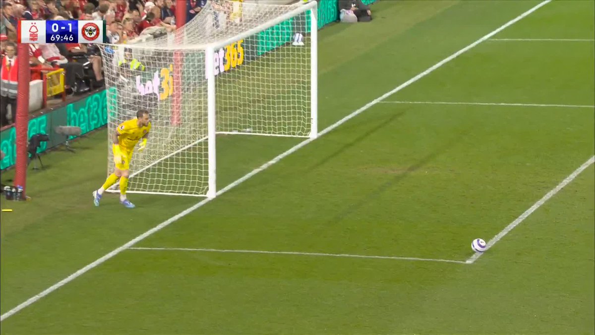 Yoane Wissa's delightful finish doubles Brentford's lead 🔥