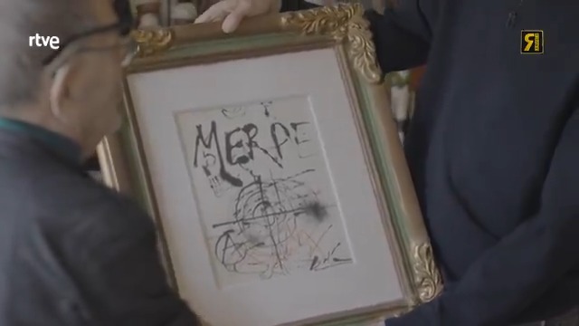 Se divertía mucho Dalí, sí. Vaya disfrutón fue. #LaRevuelta A todo esto, tiene un cuadro de Dalí original como si nada ahí en el suelo.