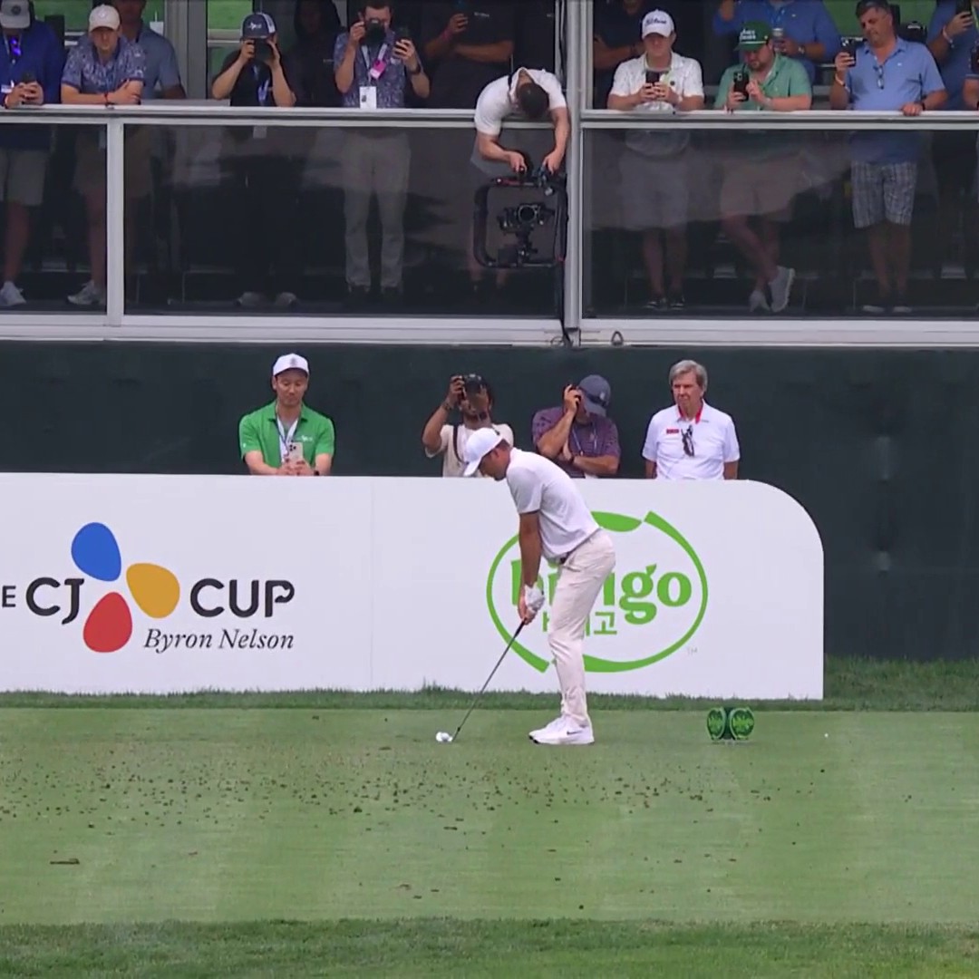 Elite tee shot from Scottie Scheffler to set up birdie for the lead. 🎯⚡️ 📺 Golf Channel | @CJByronNelson