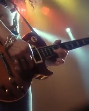 A truly timeless solo from Slash. Raise your hand if this is on your "must-learn" solos list 🤘 #throwback