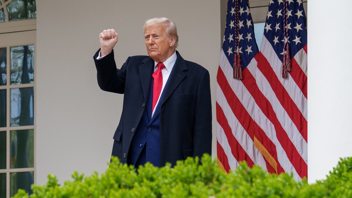 THIS VIDEO WILL GIVE YOU CHILLS 🇺🇸 "The tide of change is sweeping the country. Sunlight is pouring over the entire world, and America has the chance to seize this opportunity like never before." –President Donald J. Trump