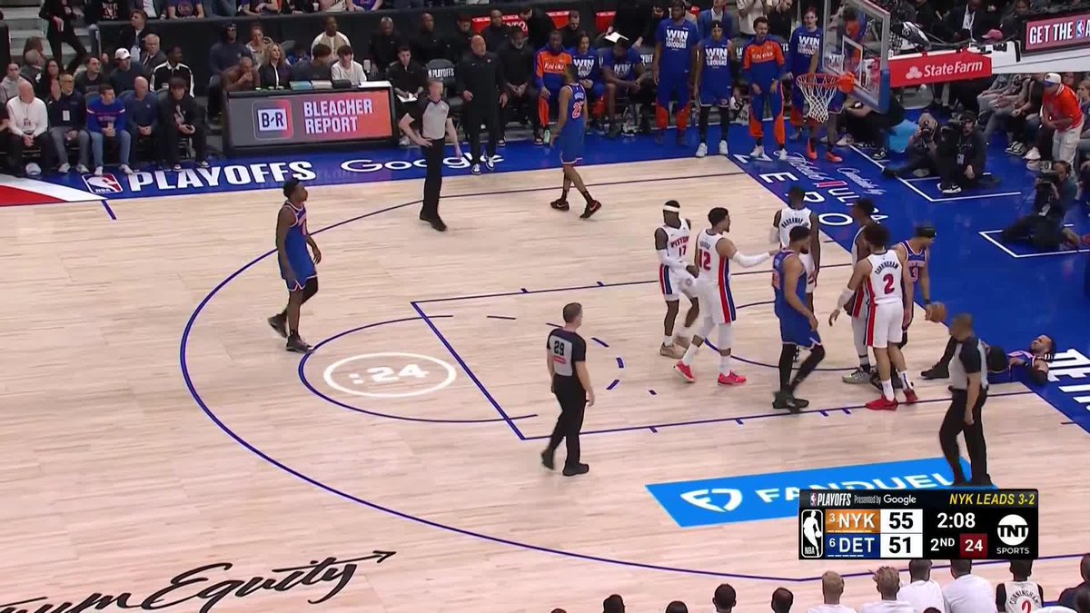 MALIK BEASLEY AT THE BUZZER 🔥 6 THREES AND THIS MAN IS ON FIRE 😤