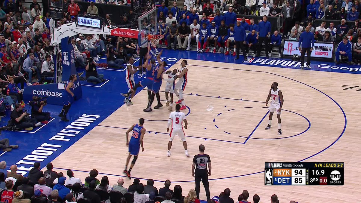 Josh Hart puts an EXCLAMATION on an exceptional third quarter by the Knicks ‼️