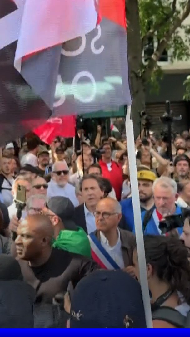 Manifestation du 1er-Mai à Paris: quatre élus PS légèrement blessés