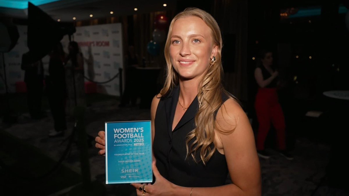 Chelsea's Aggie Beever-Jones spoke of her joy of being able to repay the support of her club's supporters after claiming the young player prize at the Women's Football Awards ✨