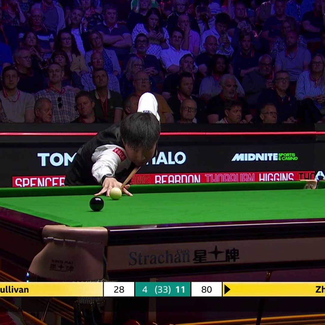 Zhao Xintong wins EIGHT frames in a row against Ronnie O'Sullivan in a whitewash session! 😱 He is just five frames away from the final at The Crucible. #WorldChampionship