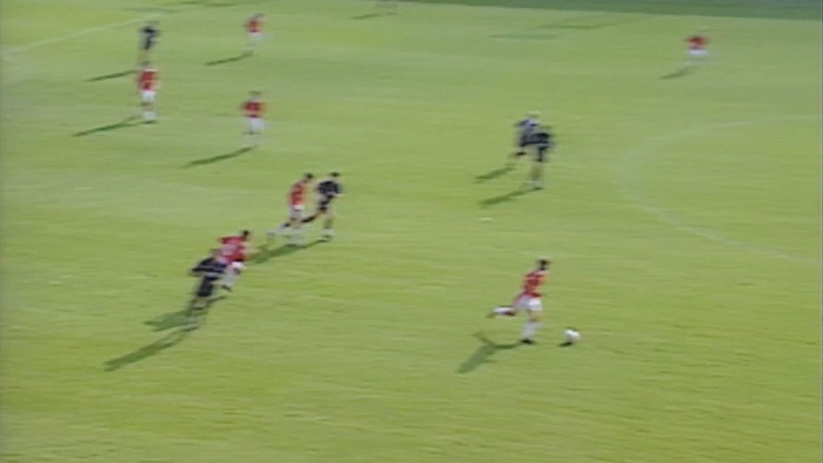 On his 50th birthday, enjoy a few of David Beckham's best goals for Manchester United 🔴🔥