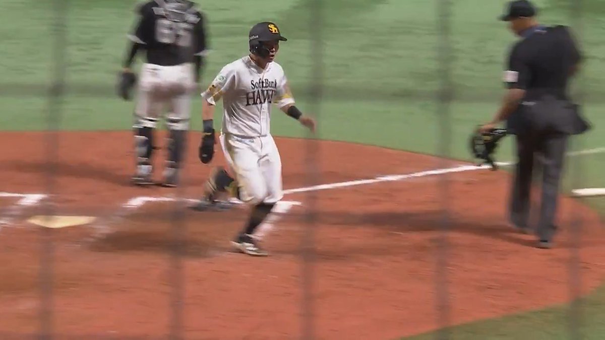 福岡ソフトバンク #牧原大成 選手の技ありのタイムリーヒット👏 2アウトから3連打で一点差‼️ #sbhawks 👇ライブ配信はこちら