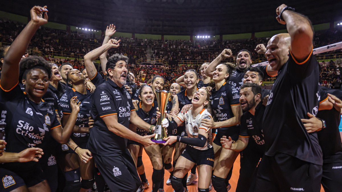 ๐ OSASCO ARE THE SUPERLIGA ๐ง๐ท CHAMPIONS! ๐ฅ With tradition, grit & emotion, they claim their 6th title after a 3-1 win over Sesi Bauru in Sรฃo Paulo! The champions are back! ๐ช๐งก๐ค ๐น: SporTV / VBTV ๐ #Superliga #Volleyball #Volei