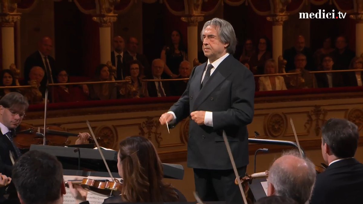 [REPLAY] Yesterday’s Europakonzert at Bari, Italy was a pure blast! Relive @MaestroMuti leading the world renowned Berliner Philharmoniker in a joyful rendition of Rossini’s William Tell Overture, now available on
