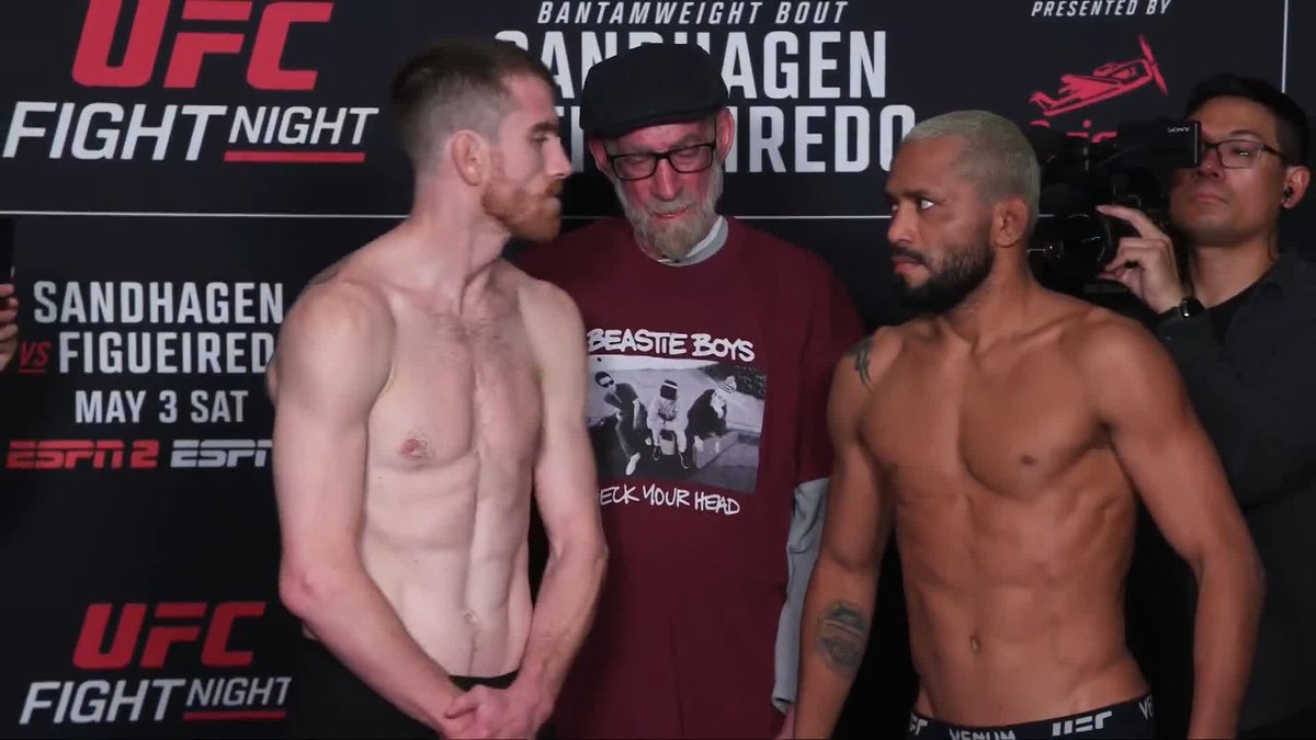 The intensity in this one 😮‍💨 @CorySandhagenX vs Deiveson [ #UFCDesMoines LIVE SAT 7pmET on ESPN+ ]