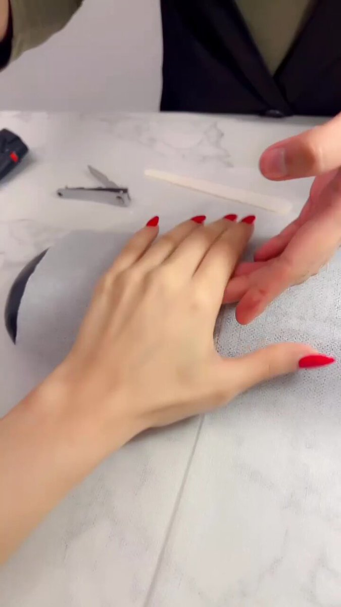 احب اللون الاحمر