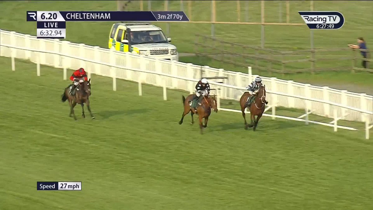 🎶 Music Drive stays on best of all to win the Jonathan Neesom Memorial Open Hunters' Chase for Kelly Morgan and Gina Andrews! 👏 CheltenhamRacecourse