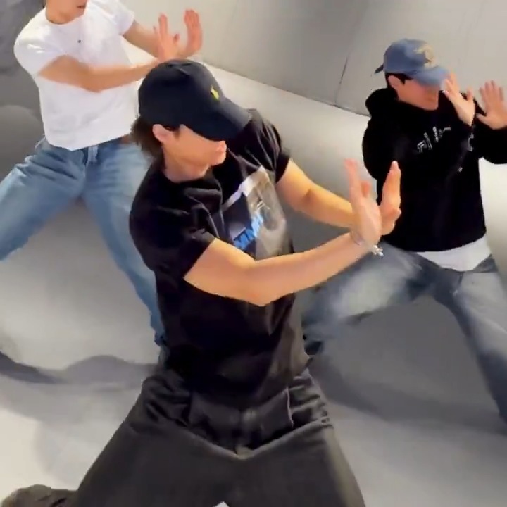 wait on me with his mmmh t-shirt