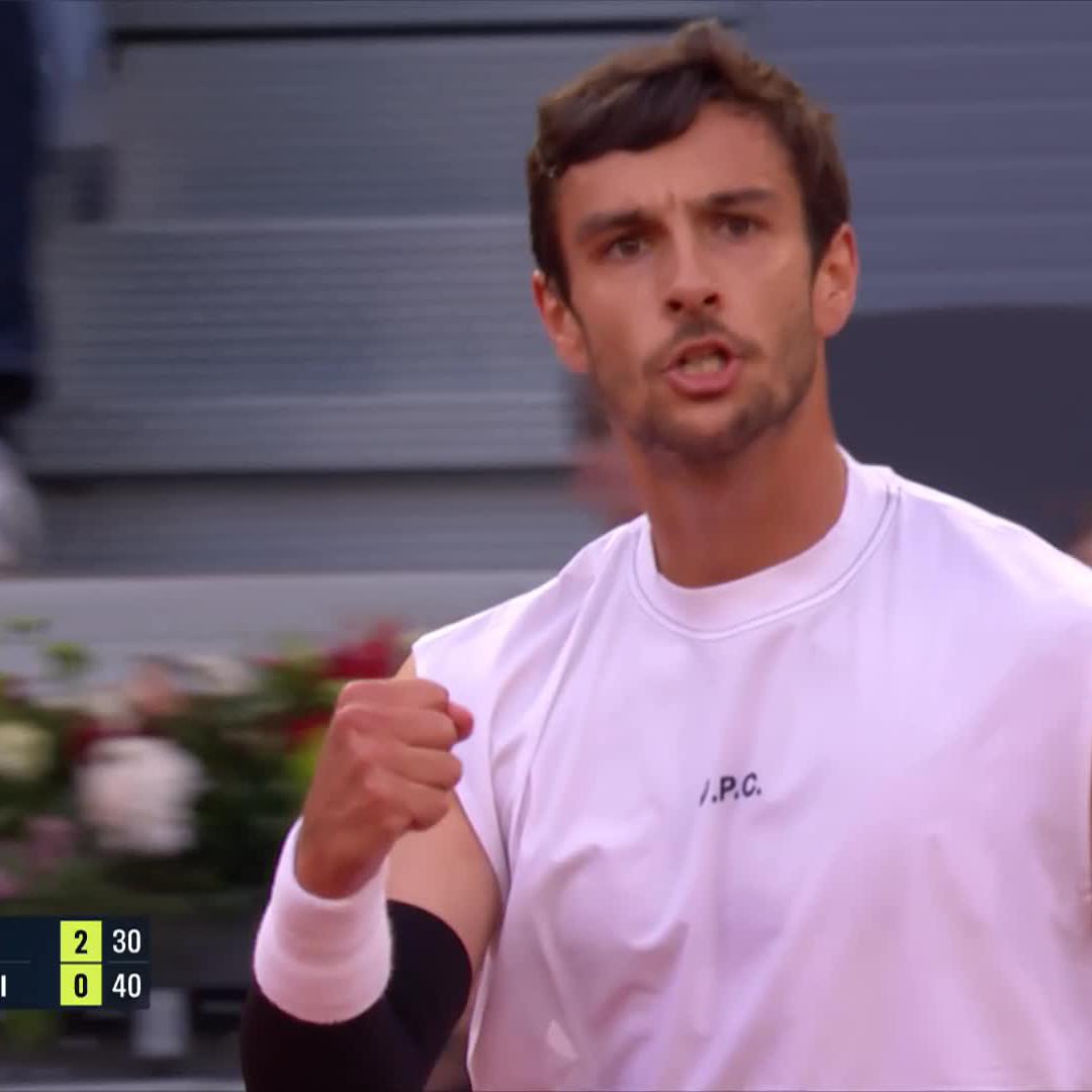 Jack Draper hits a BLISTERING forehand against Lorenzo Musetti in Madrid. That lefty forehand is a massive weapon. He has the ability to put a ton of spin on it… but can also flatten it out and turn it into a rocket. 🚀