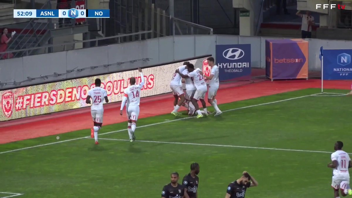 Ca sent bon la montée pour l'AS Nancy-Lorraine ! Magnifique coup franc de Teddy Bouriaud Suivez le match en direct sur #NationalFFF #FFFTV