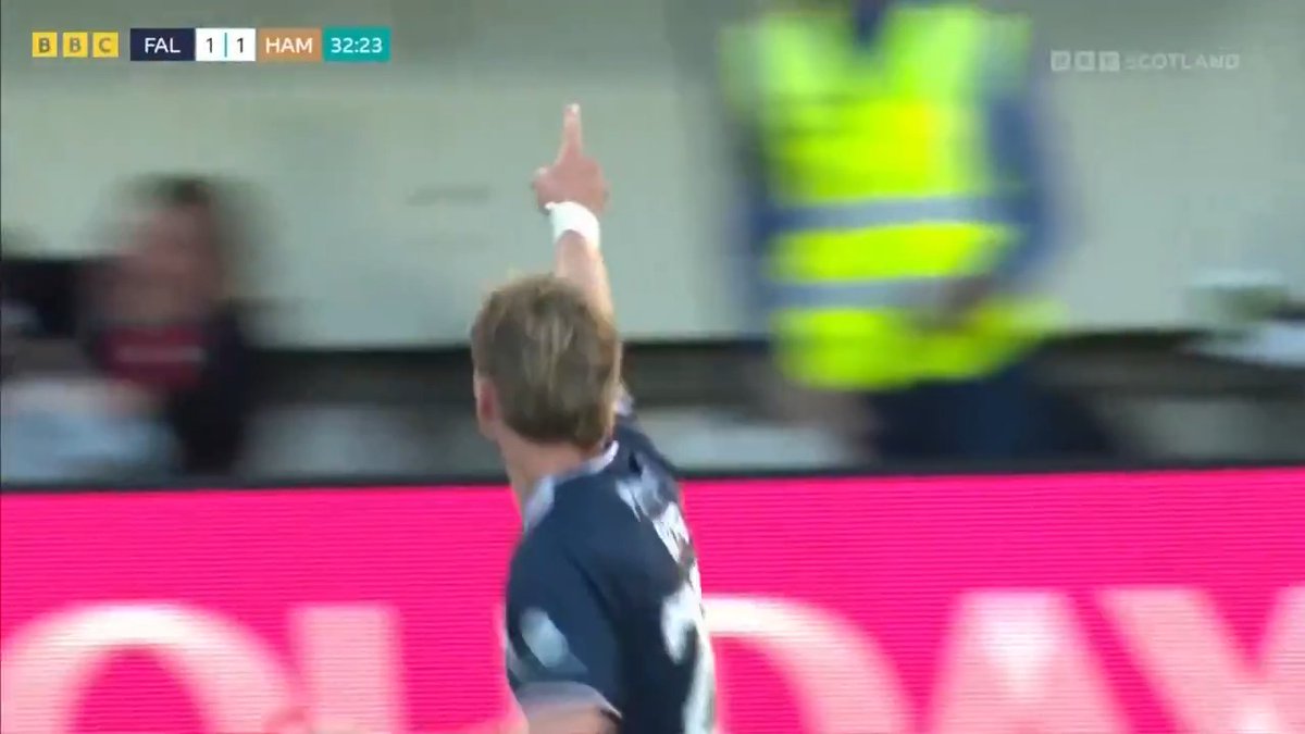 Ethan Ross that is stunning! 👏 Falkirk are level and as things stand back on the top of the Championship table! #BBCFootball