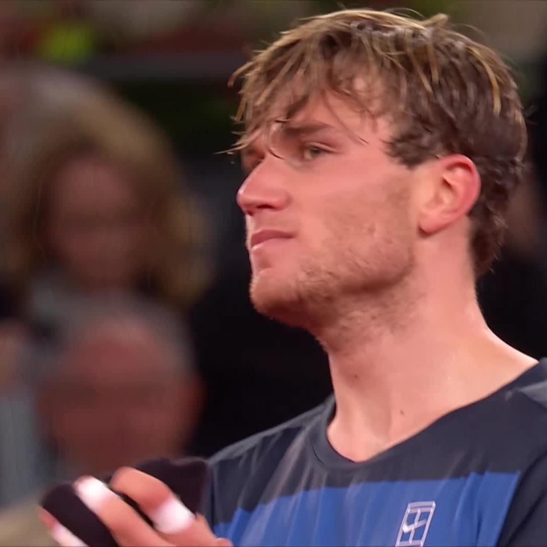 Jack Draper’s reaction after beating Musetti to reach the Madrid final. At first, he looks in disbelief. Then lets out a big smile. 🥹 He is playing like one of the very best players alive. Massive roar. Massive emotions. Massive tennis.