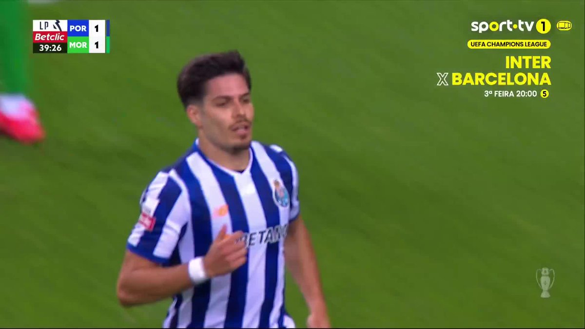 Assistência de Fábio Vieira e Francisco Moura ao segundo poste faz o empate para o FC Porto 👌 #sporttvportugal #LIGAnasporttv #ligaportugalbetclic #FCPorto #MoreirenseFC #betanolp