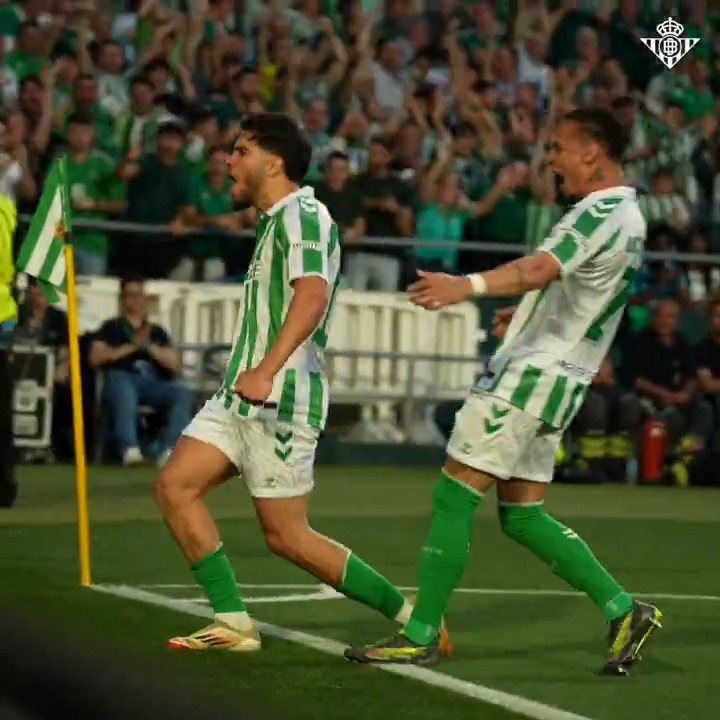 De la incertidumbre a la alegría 😍🇲🇦 PD: Yo también lo celebré sin mirar al juez de línea, Abde 😅