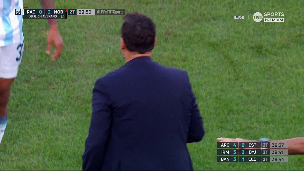 ¿Esto no es roja? ¿Para que sea roja lo tiene que romper como a Zeballos? Va de atrás, lo podría haber lastimado