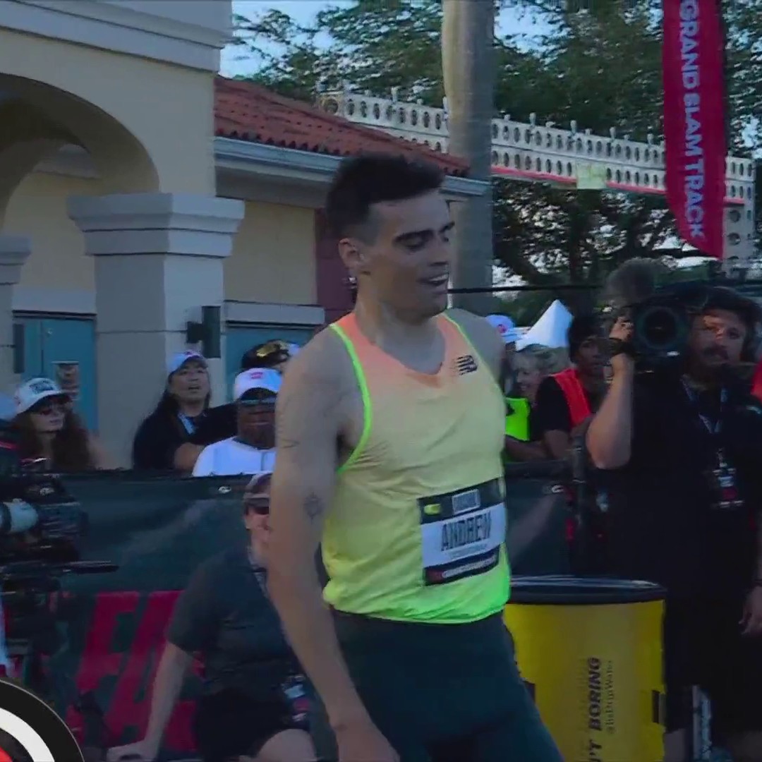 The Irishman wins it! 🇮🇪 Andrew Coscoran outkicks Grant Fisher to take the 3000m. Grand Slam Track | 📺 Peacock