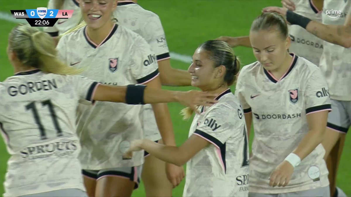 Who better to assist you than your sister? 💁 Alyssa Thompson finds Gisele Thompson for her first professional goal 💞 Angel City FC