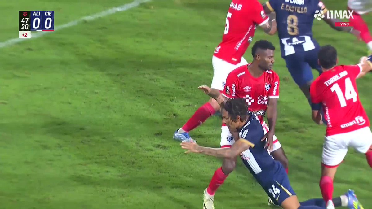 🤔 ¿Fue penal sobre Paolo o no? Like: No Retuit: Sí #AlianzaLima vs #Cienciano 📺 Conoce cómo ver L1MAX en vivo 👉 #L1MAX #Liga1TeApuesto
