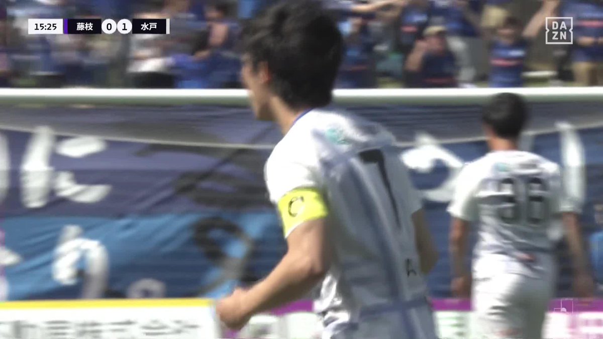 エースが吠えた🔥 左サイドから津久井が ドリブルで仕掛けてクロスに #渡邉新太 が丁寧に合わせた! まさにシュートの手本のような 渡邉の今季6点目で アウェイの水戸が先制✅ 🏆明治安田J2第13節 🆚藤枝×水戸 🆓#DAZN ライブ配信中 #Jみようぜ #Jリーグ #藤枝水戸