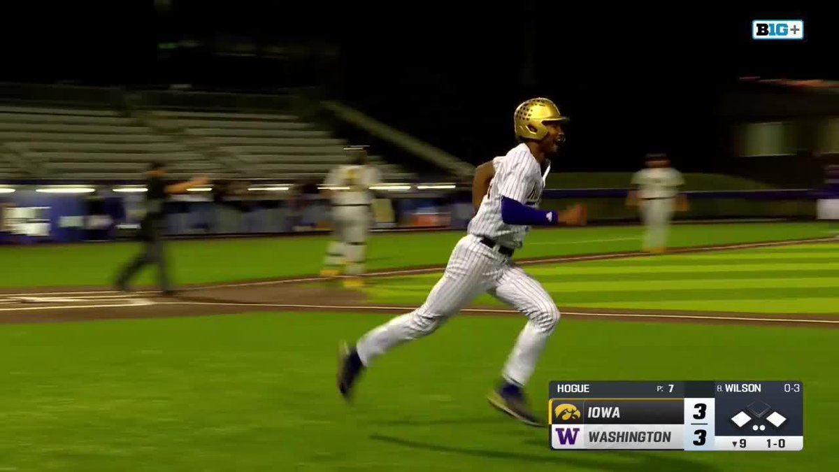 WALK-OFF BUNT LIFTS Washington Baseball OVER IOWA 🙌 #B1GBaseball