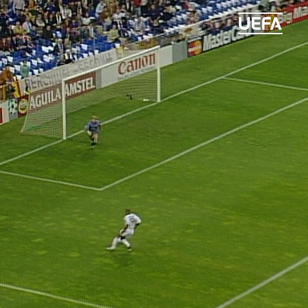 ⏪ 3 de mayo del 2000 Santiago Bernabéu 🏟️ Y Nicolas Anelka 🆚 Bayern ⚽ #UCL