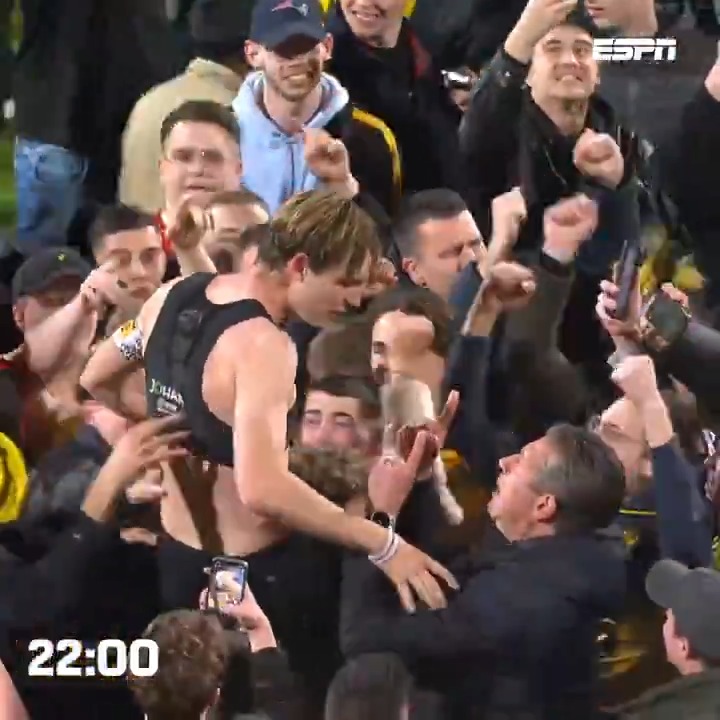 🔙 Precies één jaar geleden Krankzinnige taferelen bij Roda JC: fans en selectie juichen te vroeg 🫣