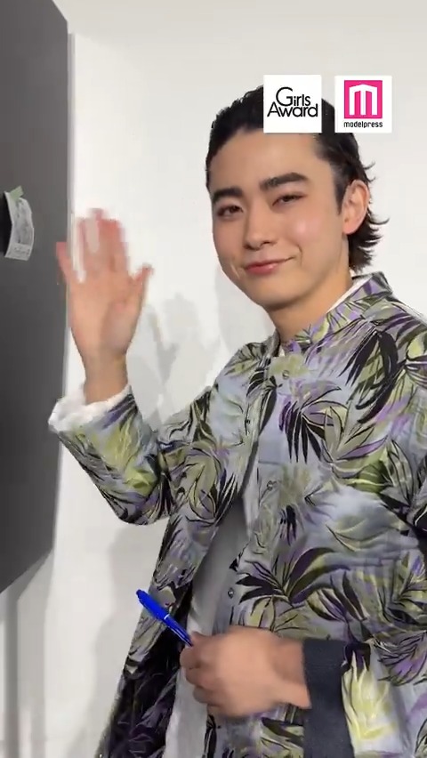 【Rakuten GirlsAward 2025 S/S🎮🩷🩵】 #豊田裕大 さんの サイン動画を舞台裏でキャッチ📸 サイン入りレシート写真を 抽選で1名様にプレゼント🎉 モデルプレス&ガルアワ公式Xを フォローして応募に参加しよう🙌 #ガルアワ2025SS 🔻詳しい応募方法は引用をチェック!