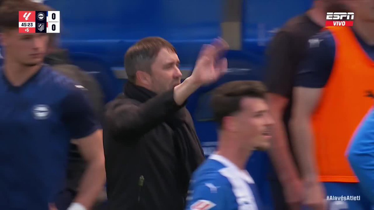 ¡EL CHACHO NO LO PUEDE CREER! Así reaccionó Coudet luego de que el árbitro terminó amonestando a Julián Álvarez. ¿Qué te parece? 📺 Mirá la #LaLiga por #DisneyPlus